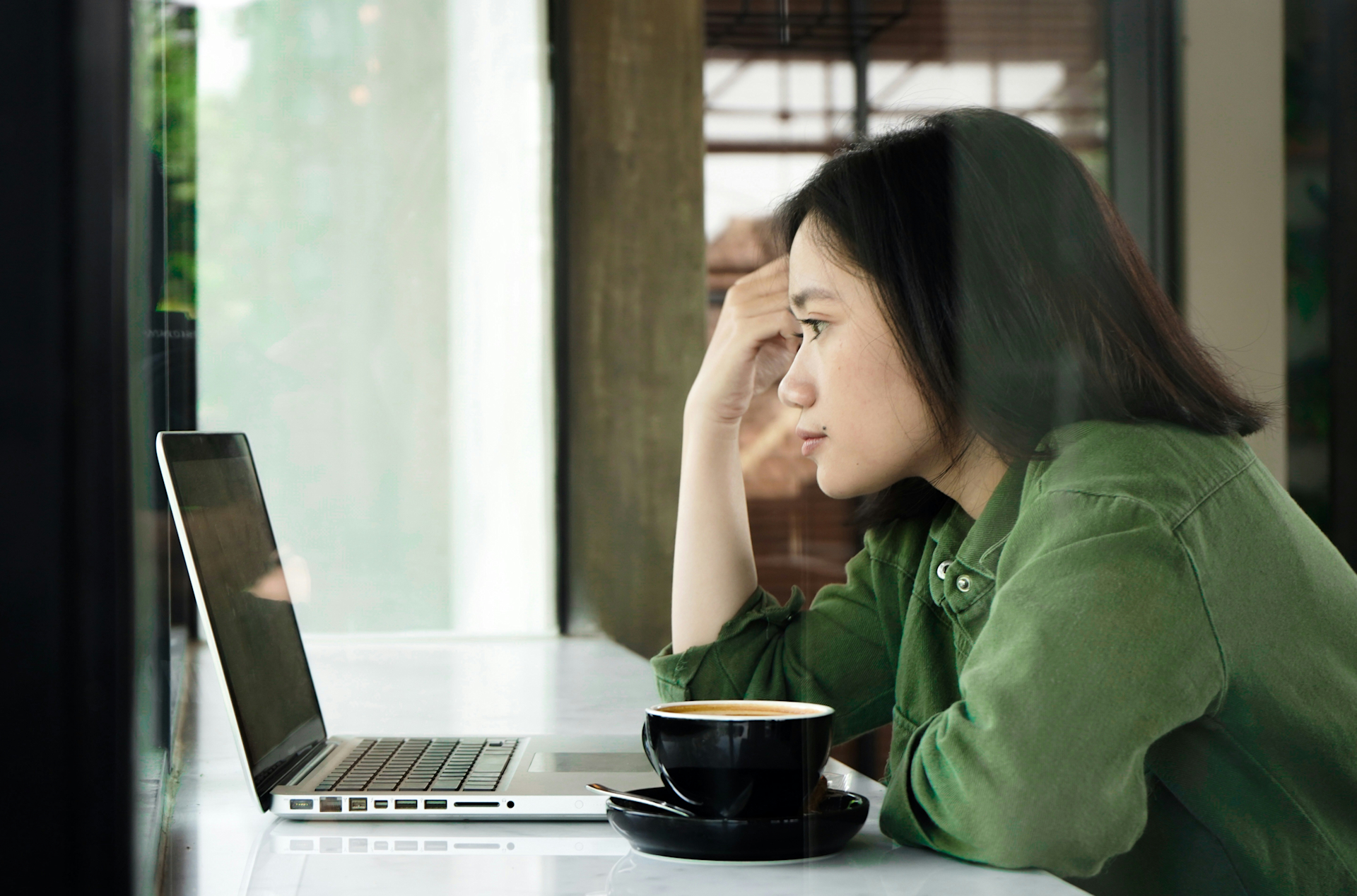 Parcours digital illustrant la frustration et la satisfaction apres un clic publicitaire